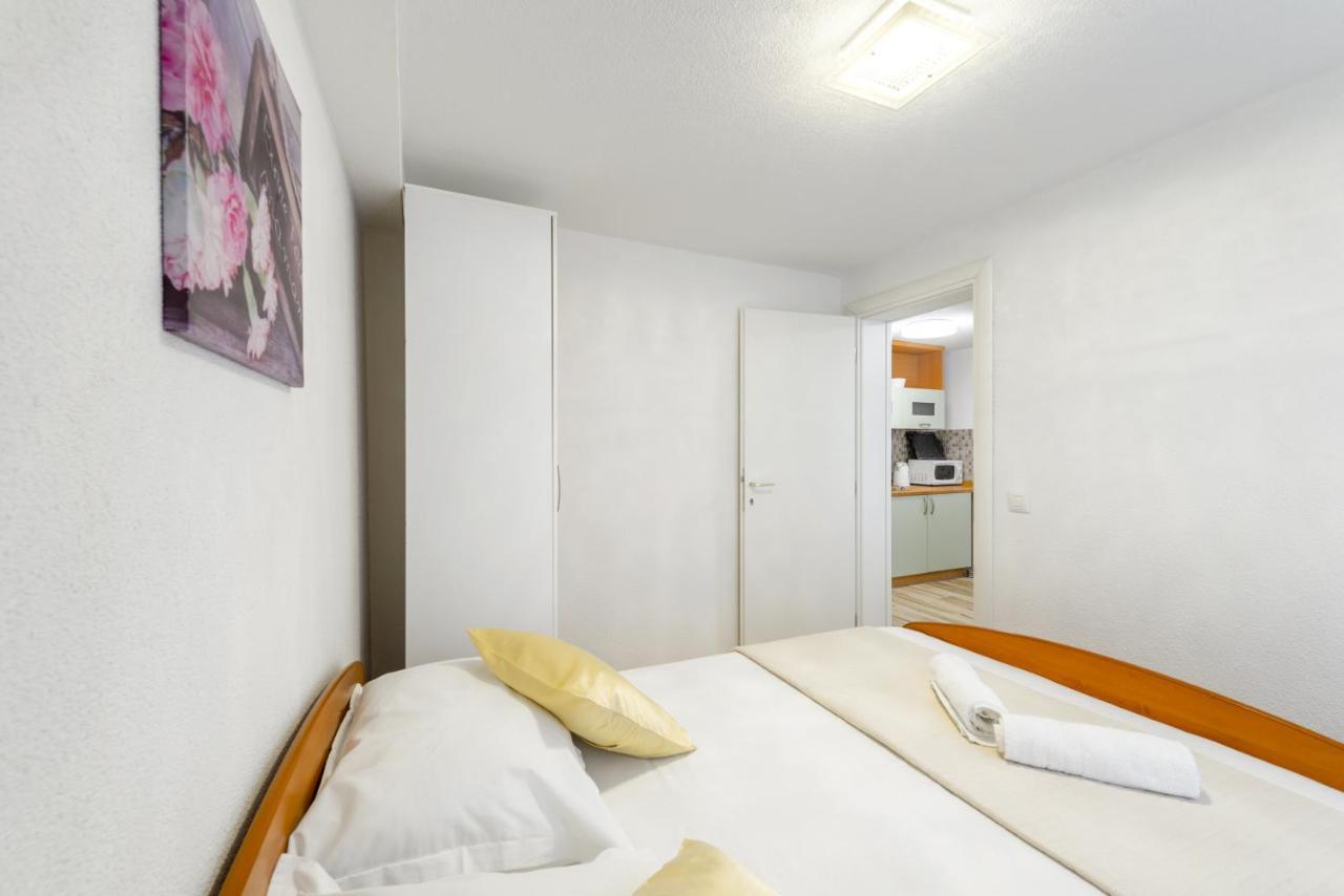 Apartments By The Sea Baska Voda, Makarska - 17570 ภายนอก รูปภาพ