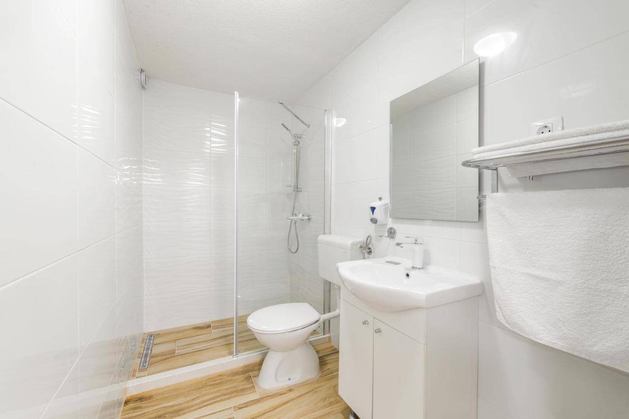 Apartments By The Sea Baska Voda, Makarska - 17570 ภายนอก รูปภาพ