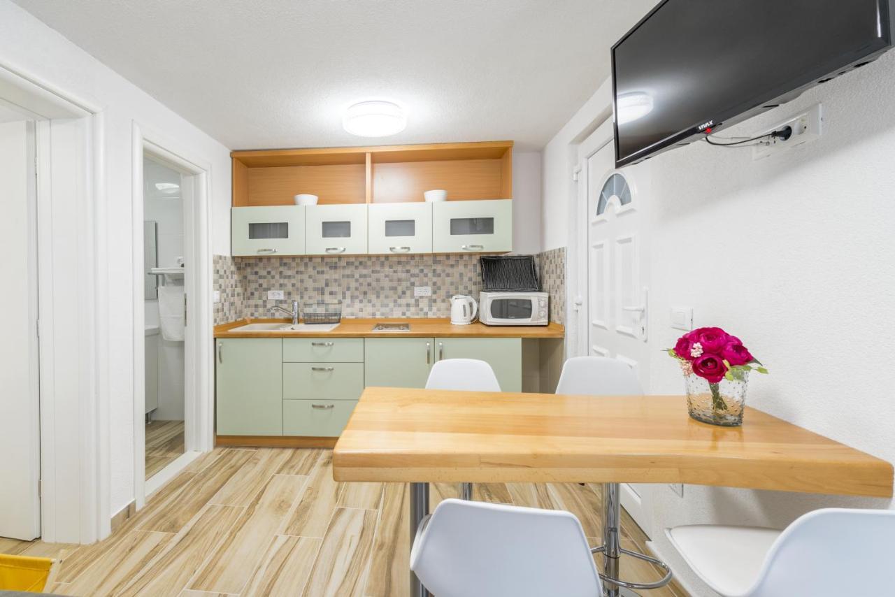 Apartments By The Sea Baska Voda, Makarska - 17570 ภายนอก รูปภาพ