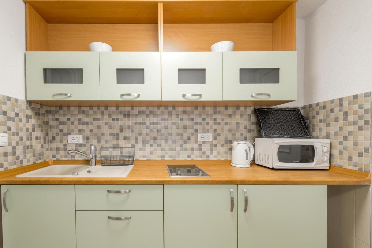 Apartments By The Sea Baska Voda, Makarska - 17570 ภายนอก รูปภาพ