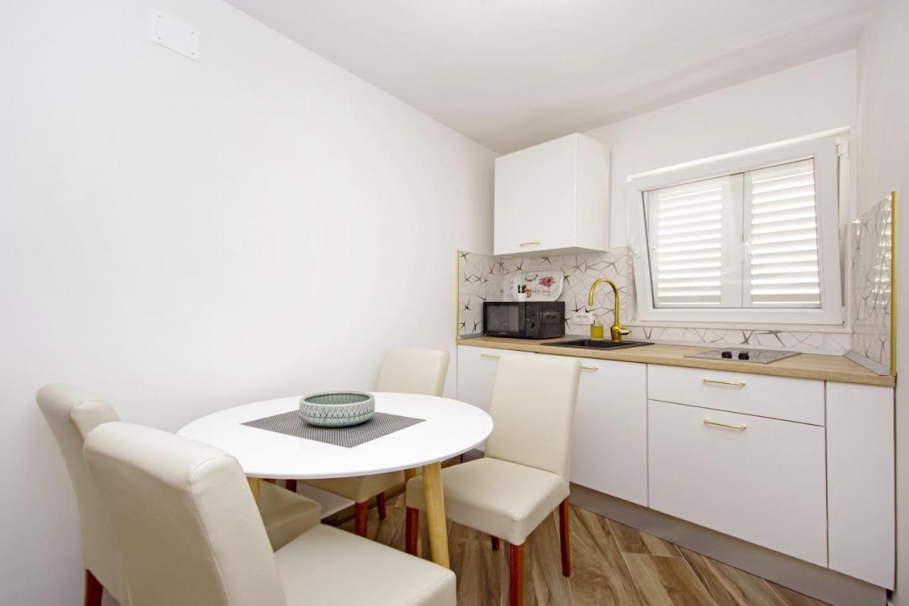 Apartments By The Sea Baska Voda, Makarska - 17570 ภายนอก รูปภาพ