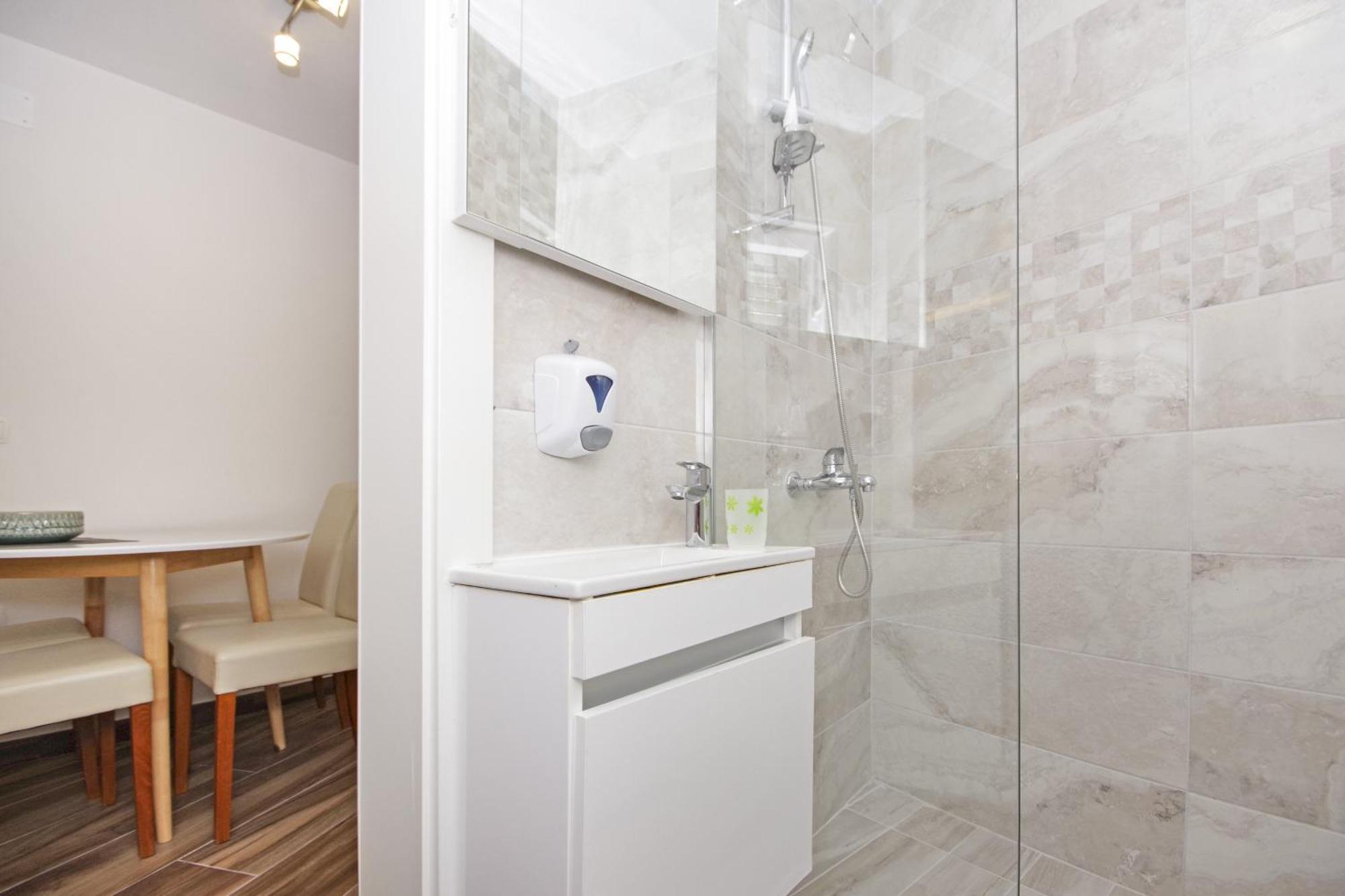 Apartments By The Sea Baska Voda, Makarska - 17570 ห้อง รูปภาพ