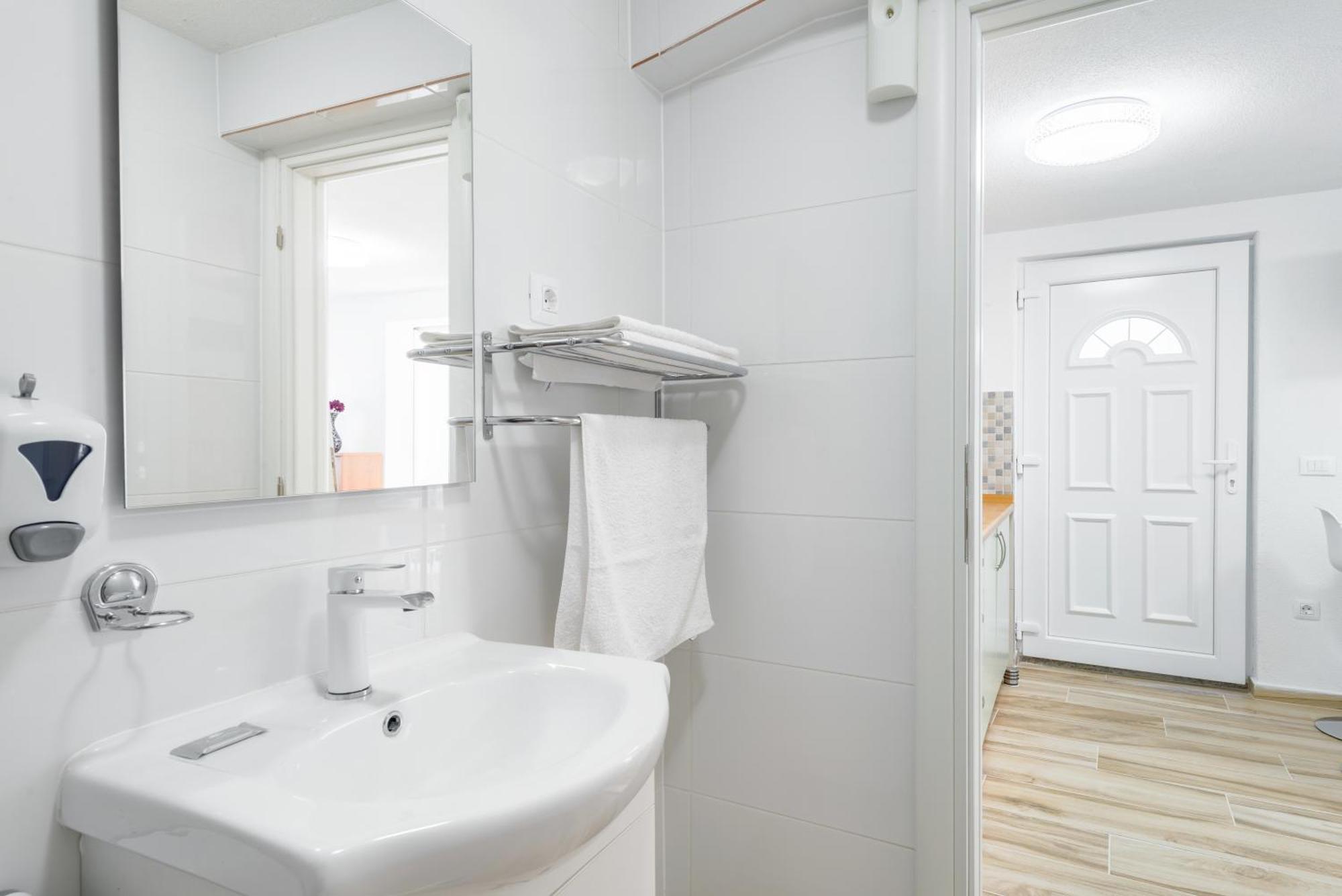 Apartments By The Sea Baska Voda, Makarska - 17570 ห้อง รูปภาพ